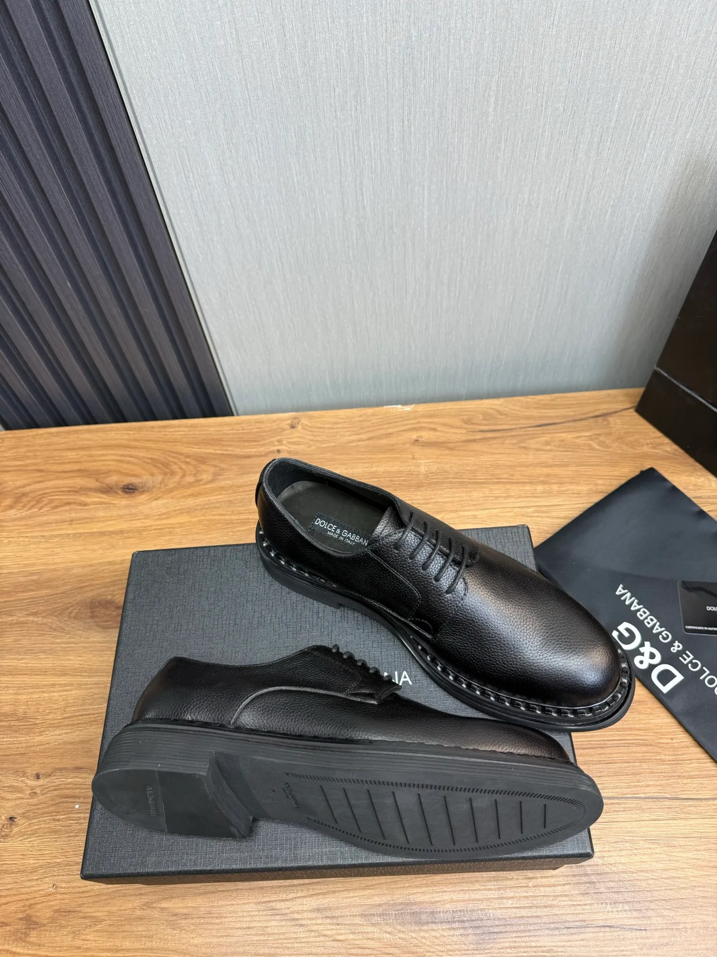 Men's shoes 💰900💰 DG. Men's casual lace-up leather shoes, the latest hot style 🔥 1:1 original purchase quality, top quality goods ⬆️The upper is imported open-edge beaded cowhide, cowhide, and cow suede. The hand-made three-dimensional stitching highlights the round toe design. The inner foot pads are all imported cowhide, with the original wear-resistant foam outsole, matching code 39-44, (38, 45 custom-made, non-returnable)